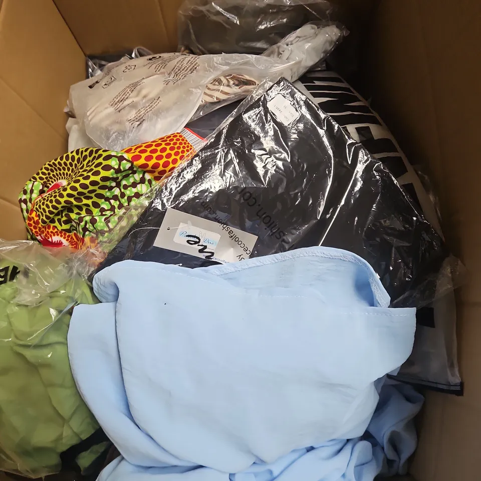 BOX OF APPROXIMATELY 20 ASSORTED CLOTHING ITEMS TO INCLUDE DRESS, TOPS, JEANS, ETC