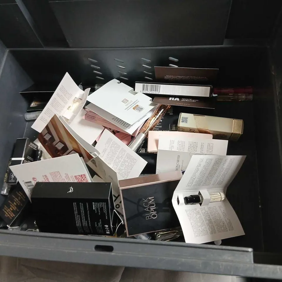 LARGE QUANTITY OF ASSORTED SAMPLE AND TESTER FRAGRANCES TO INCLUDE; GISADA, THOMPSON CARTER, LACOSTE, LANCOME AND PRADA