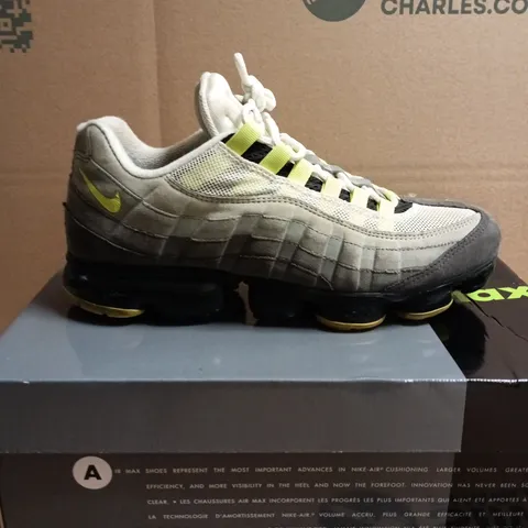 BOXED PAIR OF NIKE AIR VAPORMAX 95 TRAINERS - 8