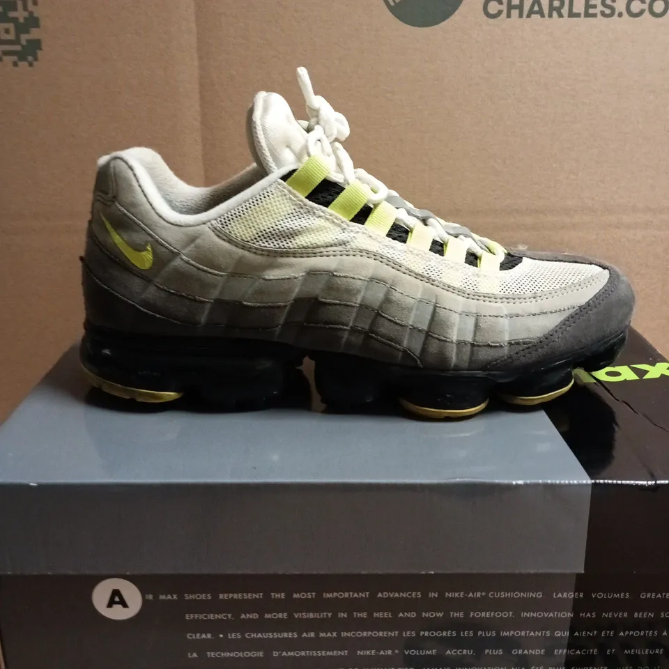 BOXED PAIR OF NIKE AIR VAPORMAX 95 TRAINERS - 8