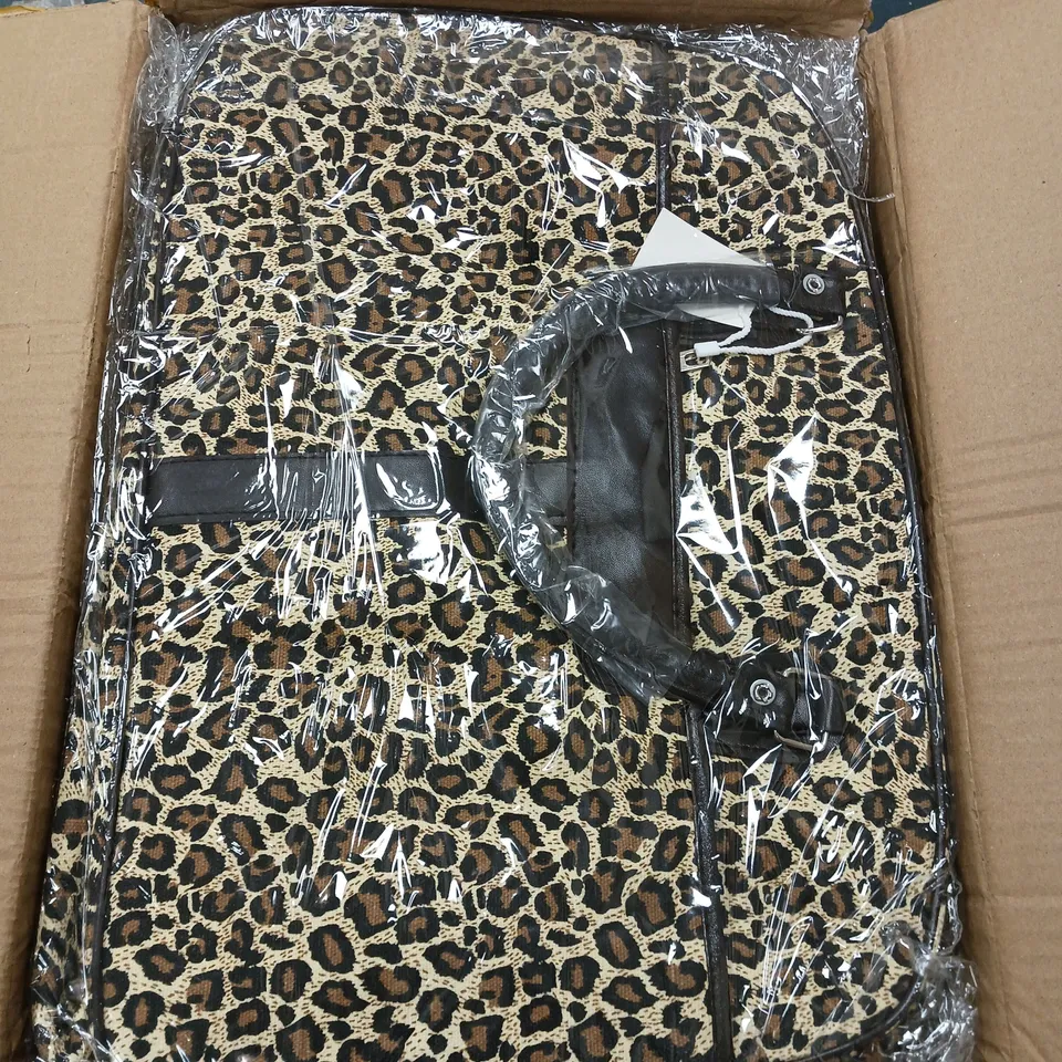 BOX OF APPROX 25 ASSORTED LEOPARD PRINT HANDBAGS 