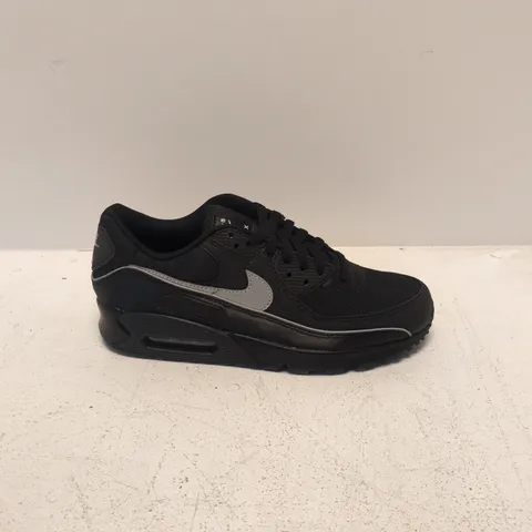 NIKE AIR MAX SNEAKERS – BLACK (UK 7.5)
