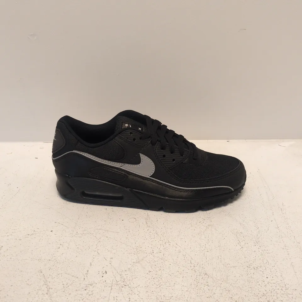 NIKE AIR MAX SNEAKERS – BLACK (UK 7.5)