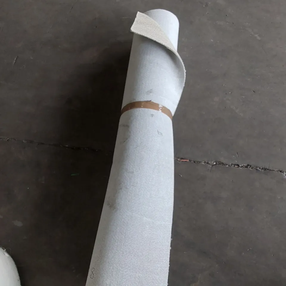 ROLL OF QUALITY LAKELAND WEAVE CARPET // SIZE UNSPECIFIED 