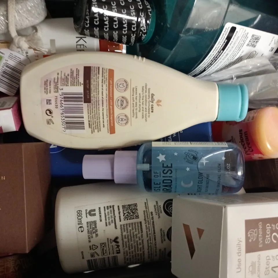 APPROXIMATELY 20 ASSORTED COSMETIC ITEMS TO INCLUDE SRINGE, MAGIC REMOVER, ETC - COLLECTION ONLY