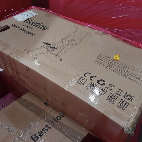 PALLET OF ASSORTED ITEMS INCLUDING: STAIR STEPPER, MERACH X-BIKE ECT
