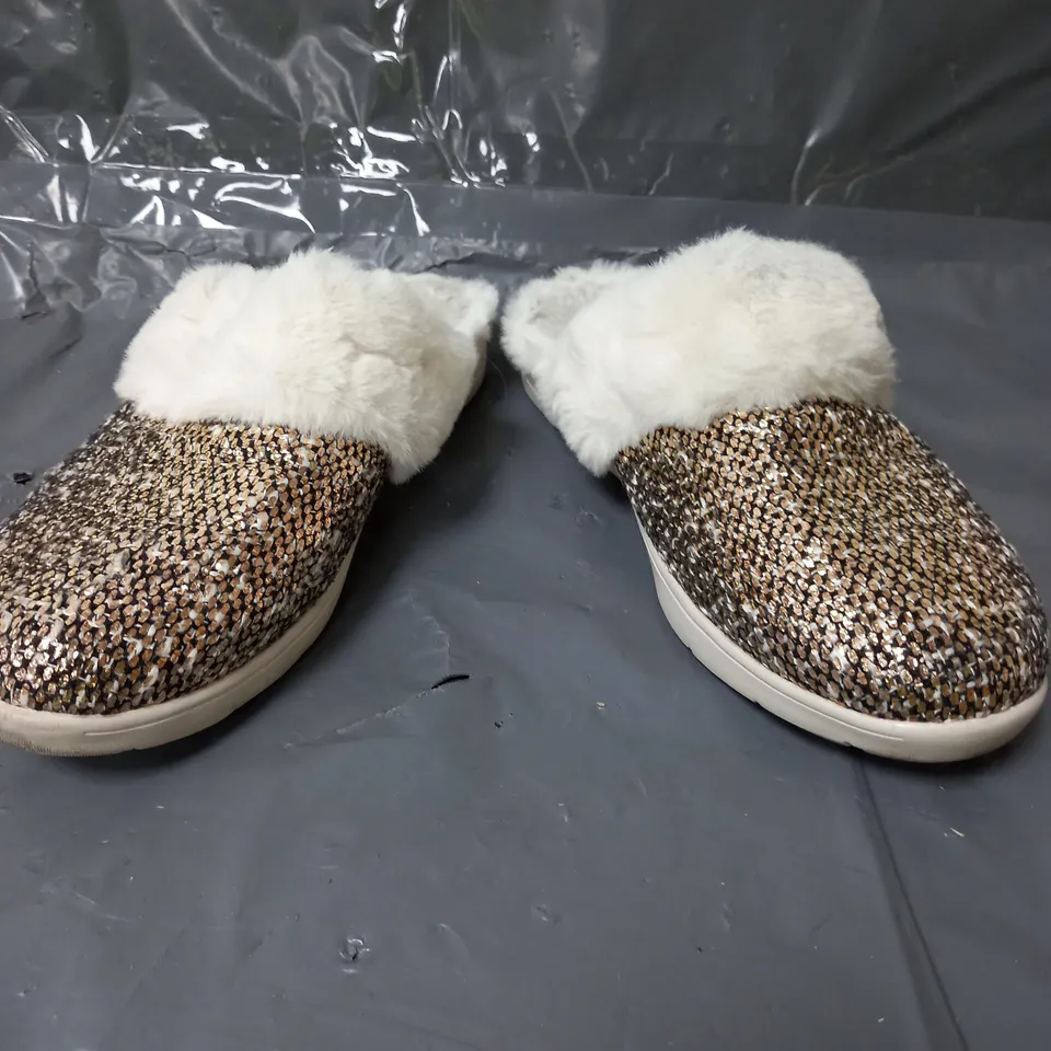 SKECHERS ARCH FIT SLIPPERS GOLD SIZE 5