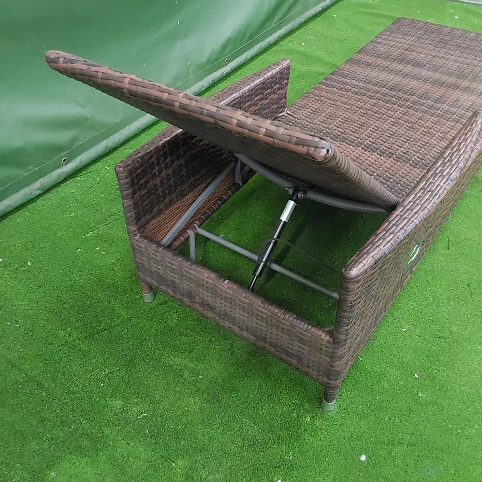 DESIGNER MANUAL ADJUSTABLE SUNLOUNGER IN CHOCOLATE MIX RATTAN 