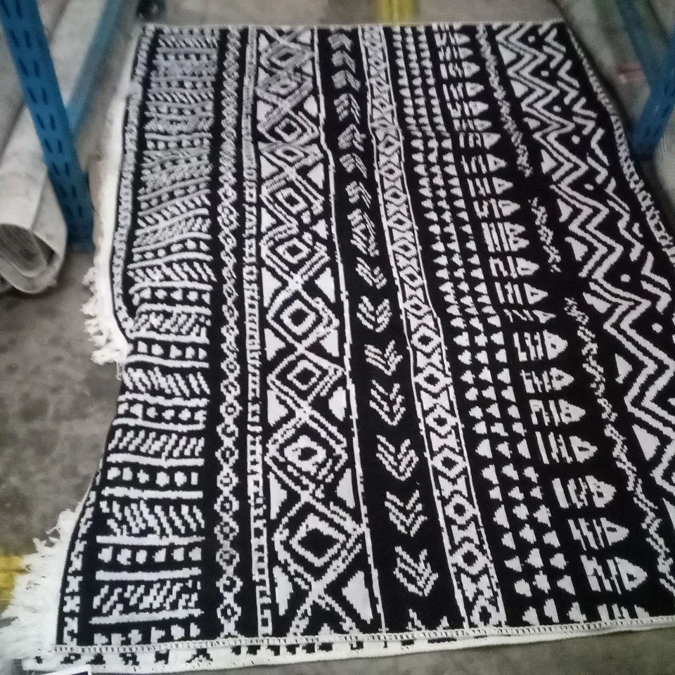 BLACK WHITE ARYA RUG SIZE UNSPECIFIED 
