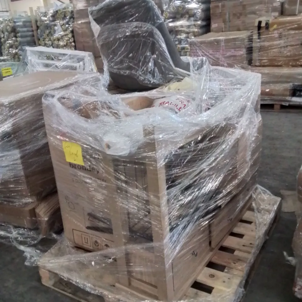 PALLET OF ASSORTED FURNITURE PARTS TO INCLUDE;3 DRAWER CHEST,DRESSING TABLE