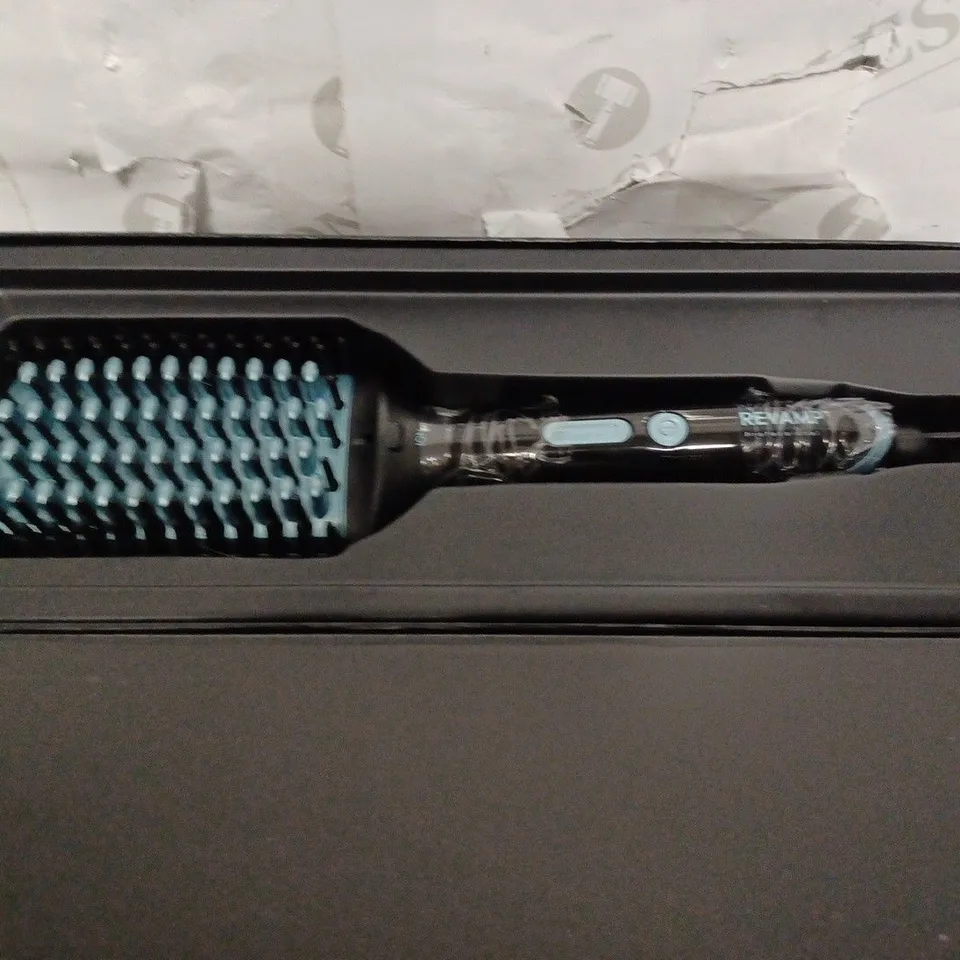 BOXED REVAMP PROGLOSS MULTIFORM BRUSH (BR-1600-GB)