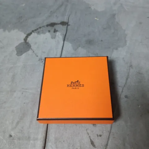 HERMÈS PARIS MINT GREEN LEATHER CARD CARRY CASE WITH POUCH