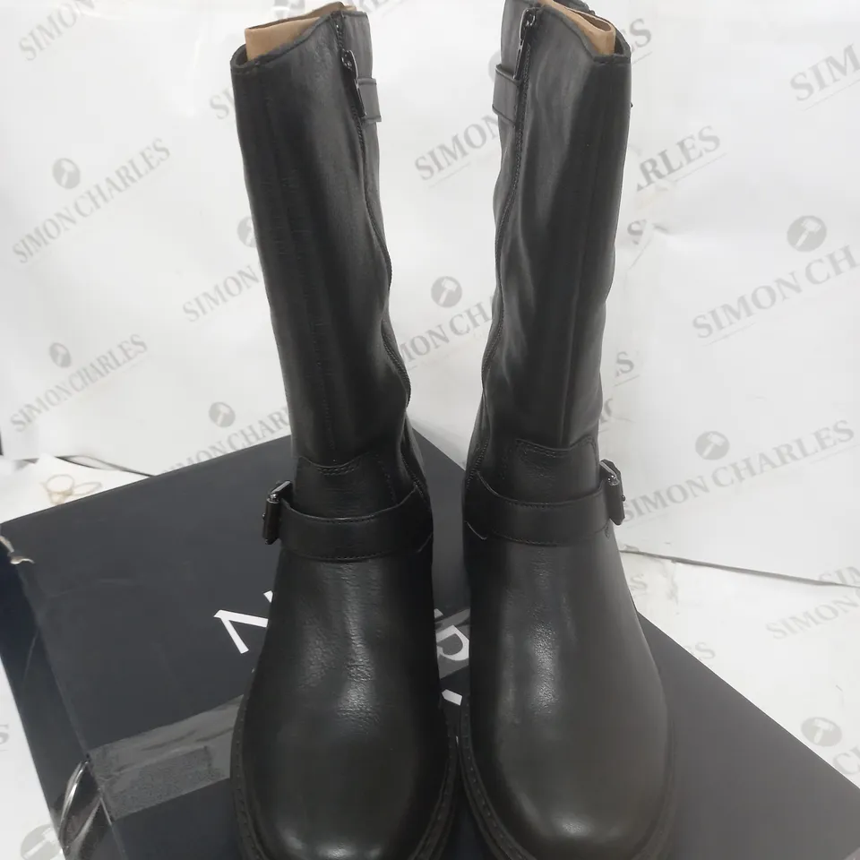 BOXED NATURALIZER BLACK BOOTS SIZE 8