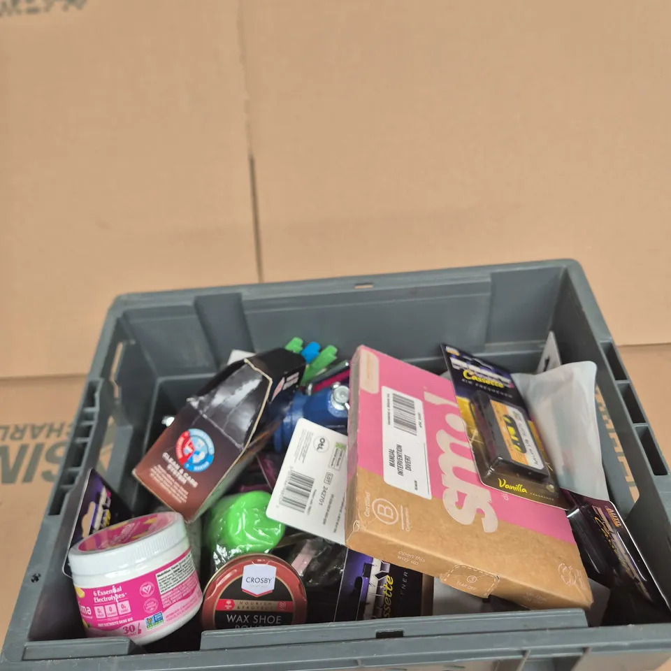 TOTE OF APPROXIMATELY 10 ASSORTED ITEMS INCLUDING SMOL DISHWASHER TABLETS, AUTO EXTRA FUNKY CASSETTE AIR FRESHENER, HARPIC POWER PLUS DEEP CLEAN TABS