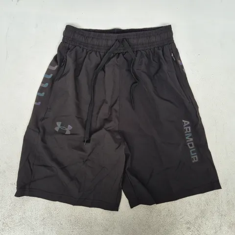 UNDER ARMOUR SHORTS IN BLACK SIZE MEDIUM