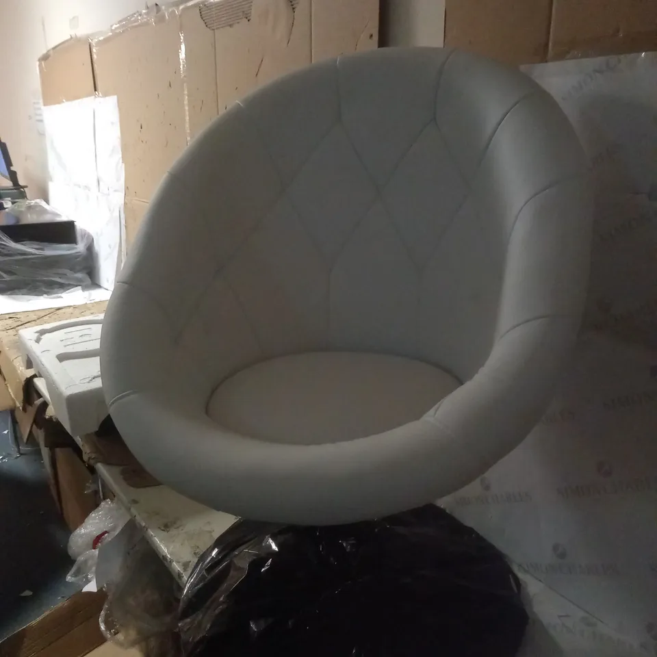 BOXED ODYSSEY WHITE LEISURE CHAIR  RRP £179