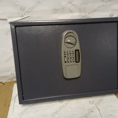 YALE HEAVY DUTY SAFE