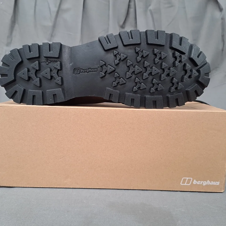 BOXED PAIR OF BERGHAUS HILLWALKER II GTX TECH BOOTS IN BROWN UK SIZE 11