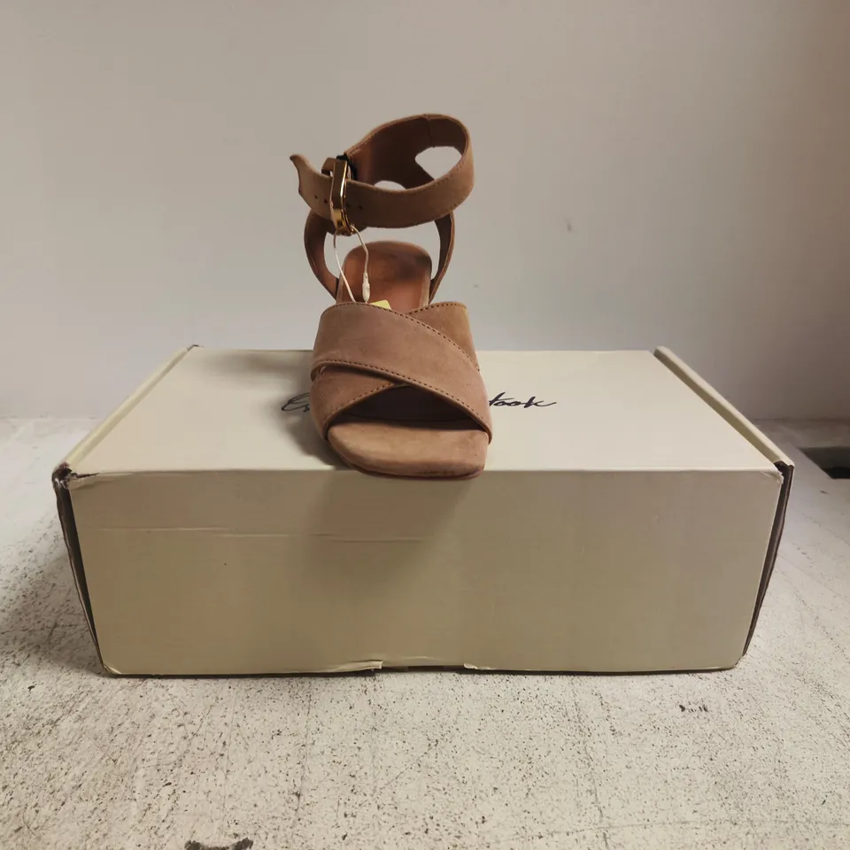 BOXED PAIR OF OFF THE HOOK OPEN TOE BLCOK HEEL SANDALS IN TAUPE SIZE UK 4