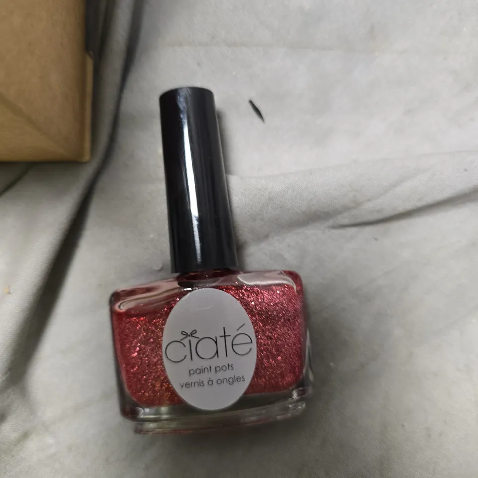 CIATÉ NAIL POLISH – SERENDIPITY GLITTER RED, 0.46 FL OZ (13.5 ML) – 192 PCS
