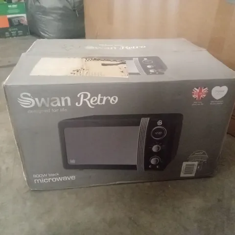 BOXED SWAM RETRO 800W MICROWAVE BLACK