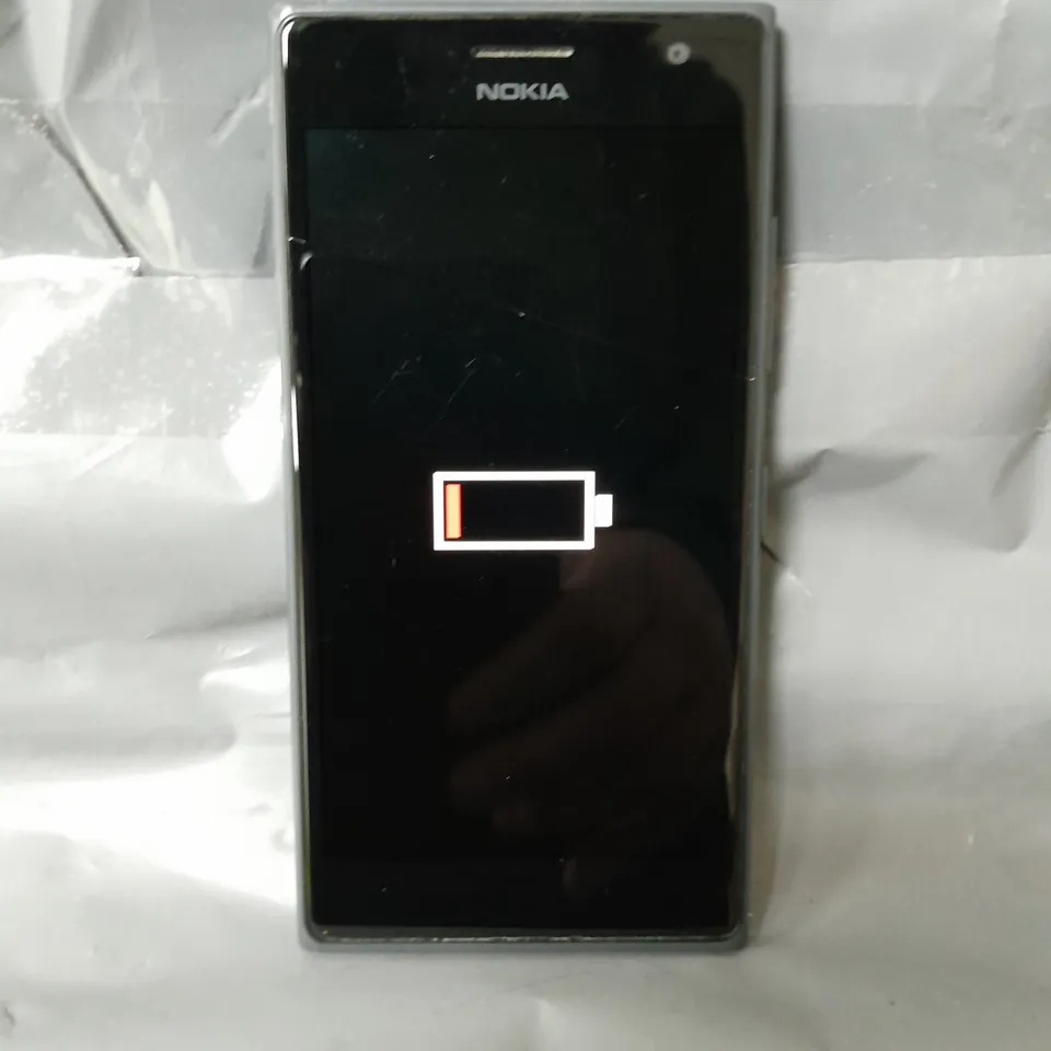 UNBOXED NOKIA LUMIA 735 02 BLACK 8GB