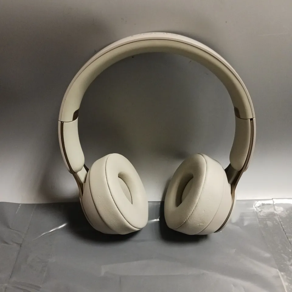 BEATS BY DRE BEIGE WIRELESS HEADPHONES. 