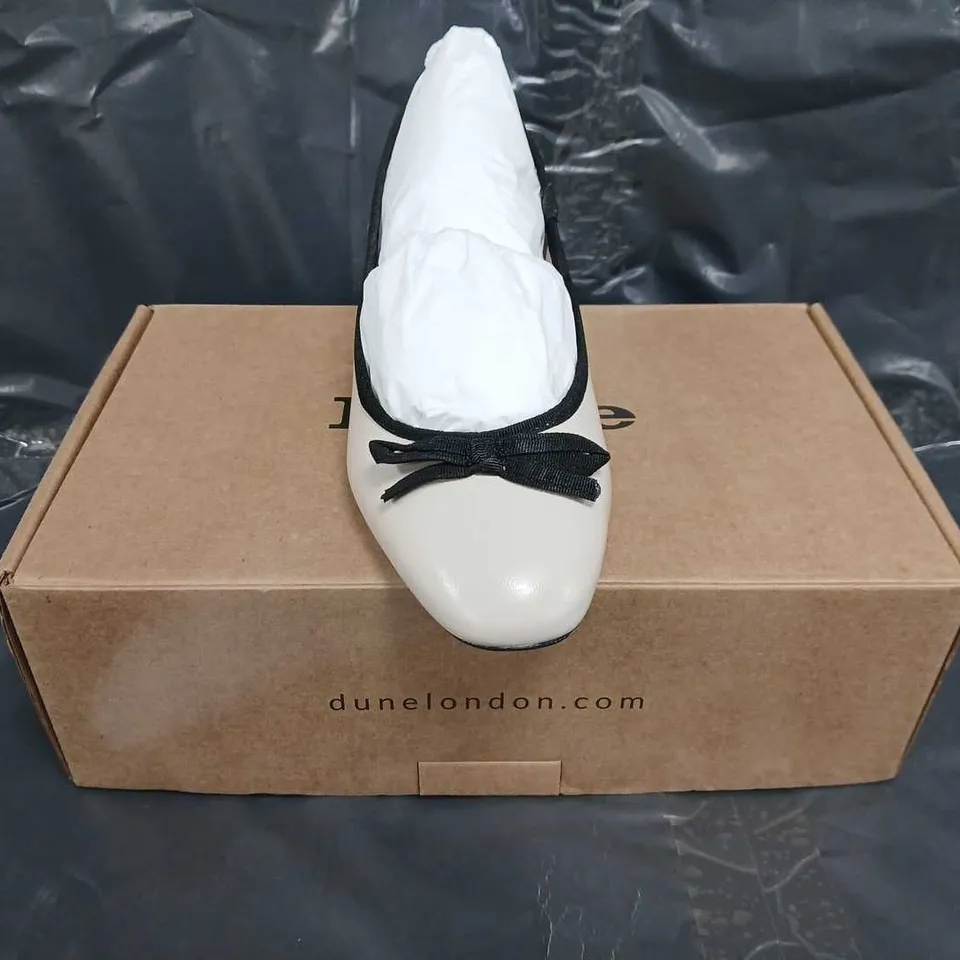 BOXED PAIR OF DUNE LONDON 491 CLASSY CLOSED TOE SLINGBACK BLOCK HEEL SHIES IN LEATHER SIZE 3