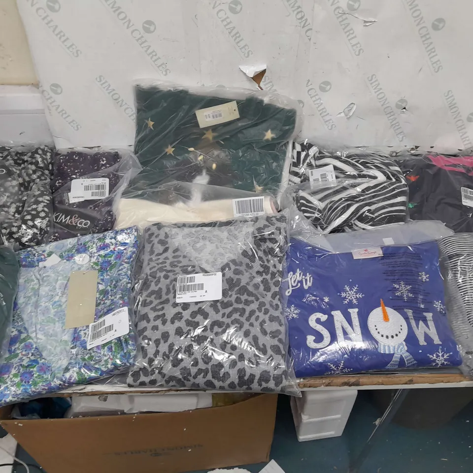 BOX OF APPROXIMATELY 10 ASSORTED BAGGED CLOTHING PIECES IN VARIOUS STYLES AND SIZES 