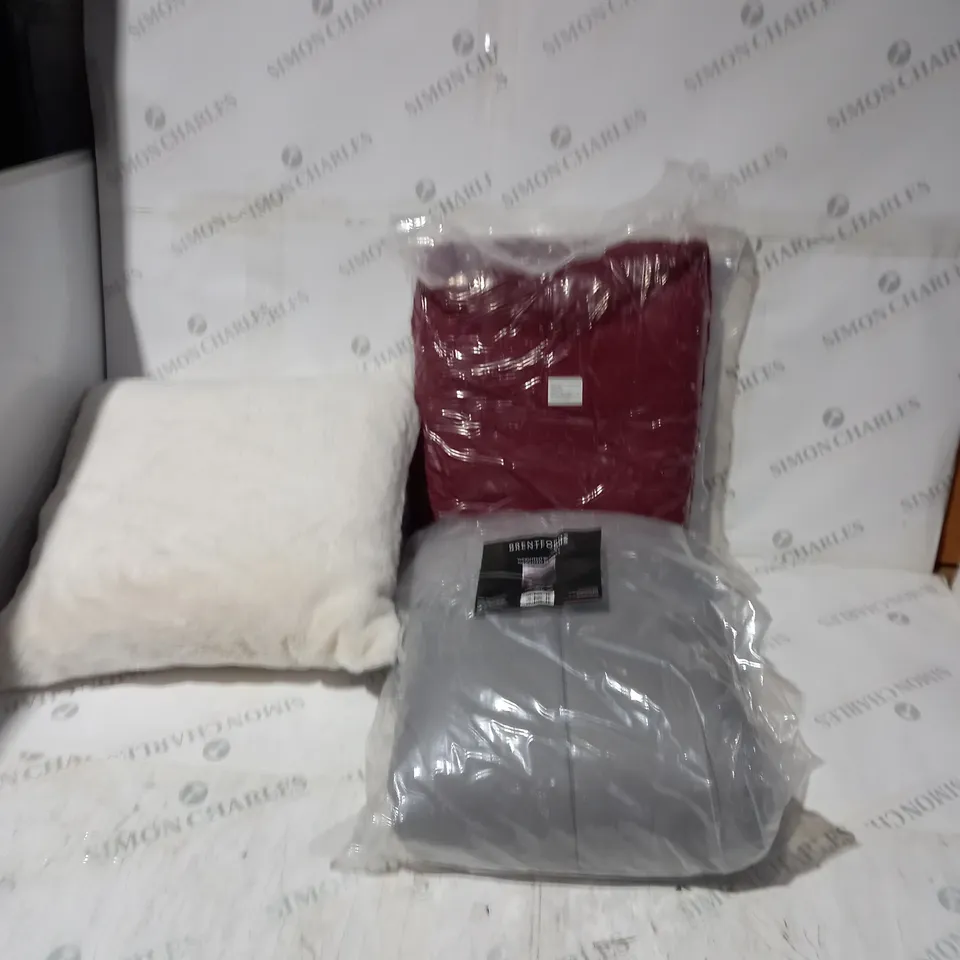 BOX OF ASSORTED HOUSEHOLD ITEMS TO INCLUDE PILLOWS, BLANKETS, BEDDING ETC 