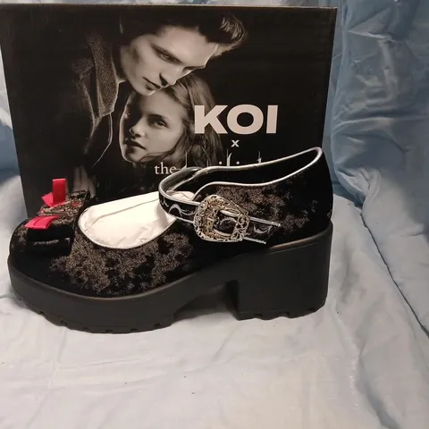 BOXED PAIR OF KOI TWILIGHT SAGA TIRA MARY JANE AND ALEC EDITION IN BLACK SIZE UK 9