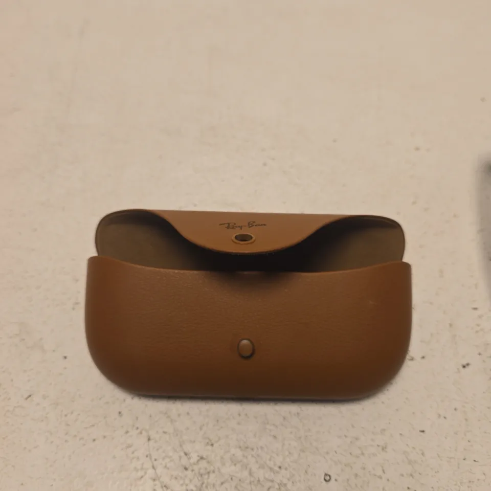 RAY-BAN WAYFARER-STYLE EYEGLASSES – BLACK FRAME WITH BROWN LEATHER CASE