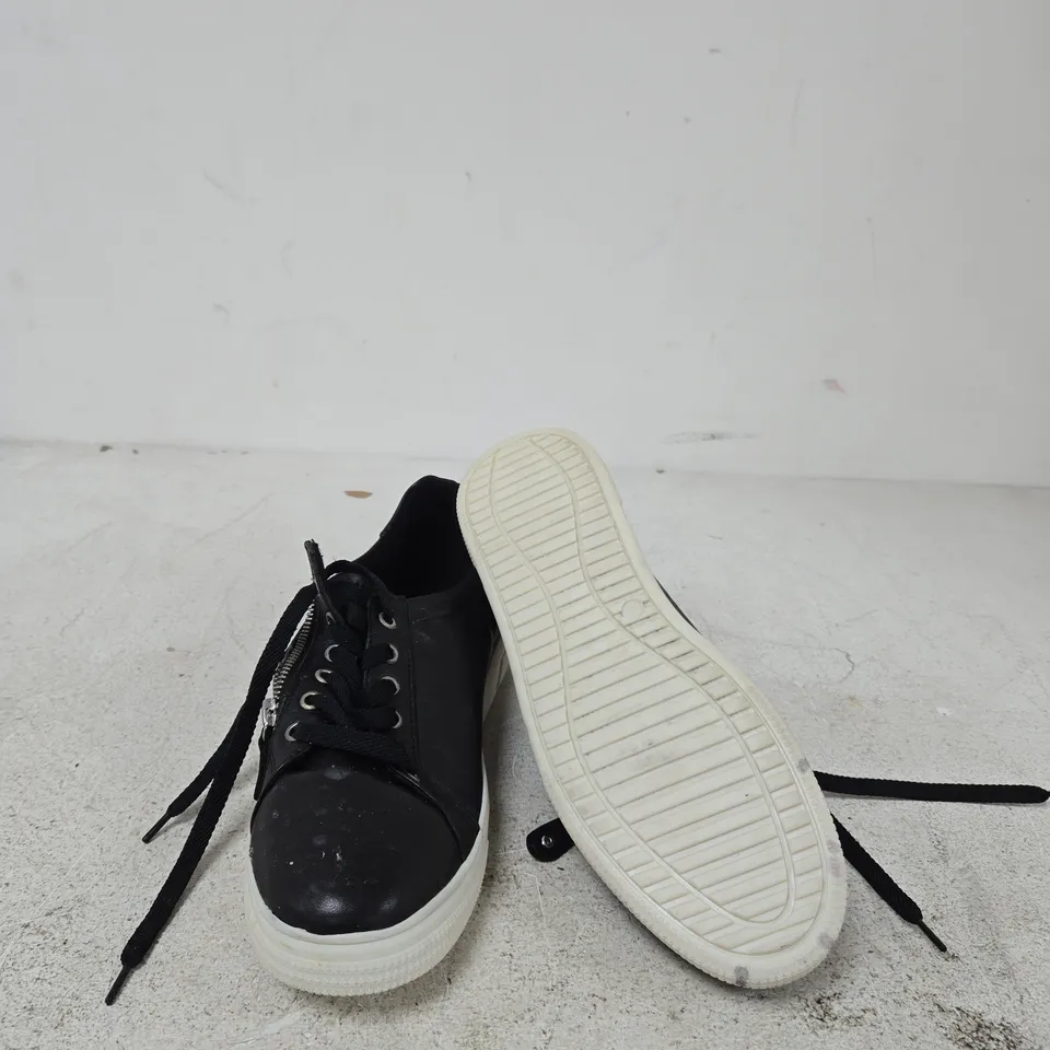 HUSH PUPPIES BLACK LEATHER SNEAKERS WITH ZIP DETAIL, WHITE SOLE (UK SIZE 8