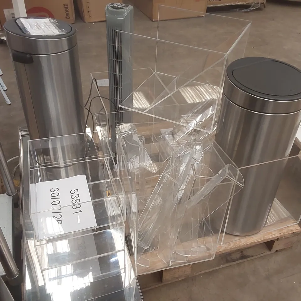 PALLET CONTAINING A LARGE QUANTITY OF ASSORTED RESTAURANT ITEMS INCLUDING: CLEAR DISPLAY BOXES, RUBBISH BIN, TOWER FAN ECT
