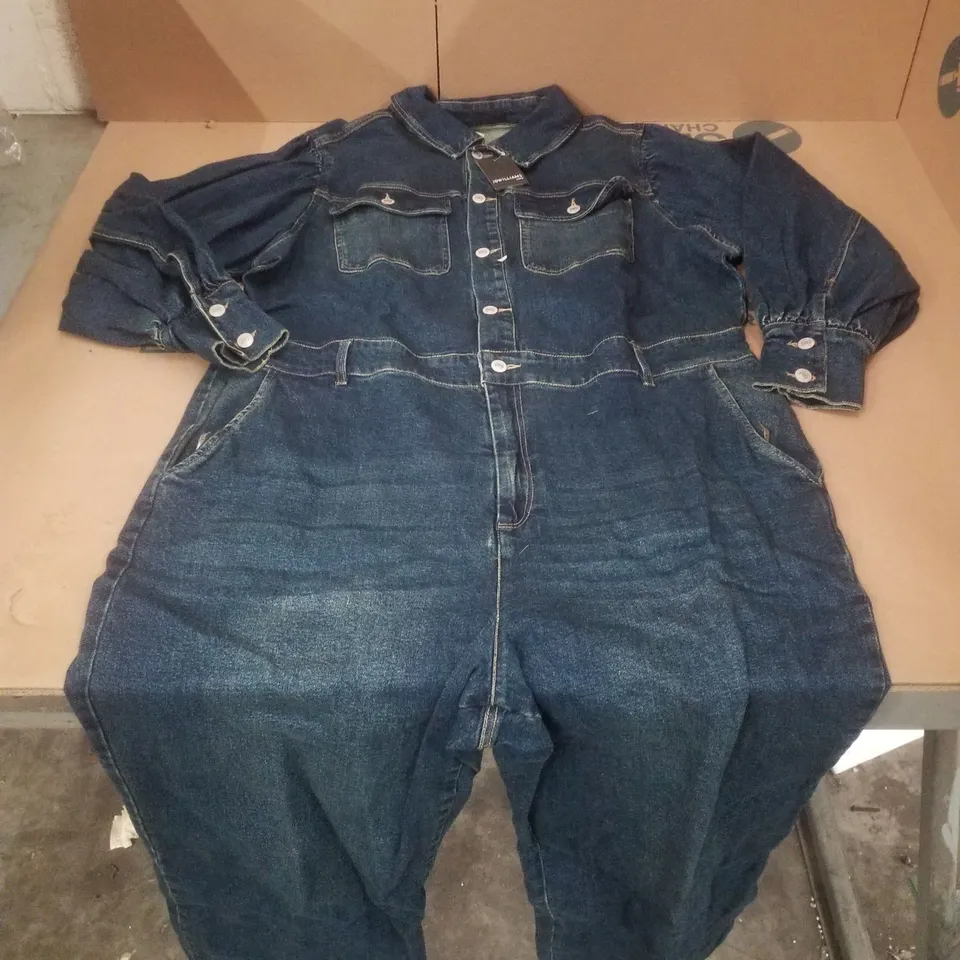 BOX CONTAINING APPROXIMATELY 6 BRAND NEW J D WILLIAMS INDIGO DENIM JUMPSUITS - SIZE 22