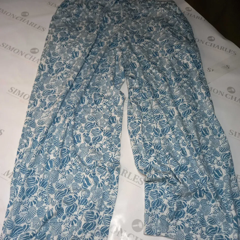 SEASALT CORNWALL ORGANIC COTTON SEASHELL DESIGN PANTS IN BLUE/WHITE - UK 14