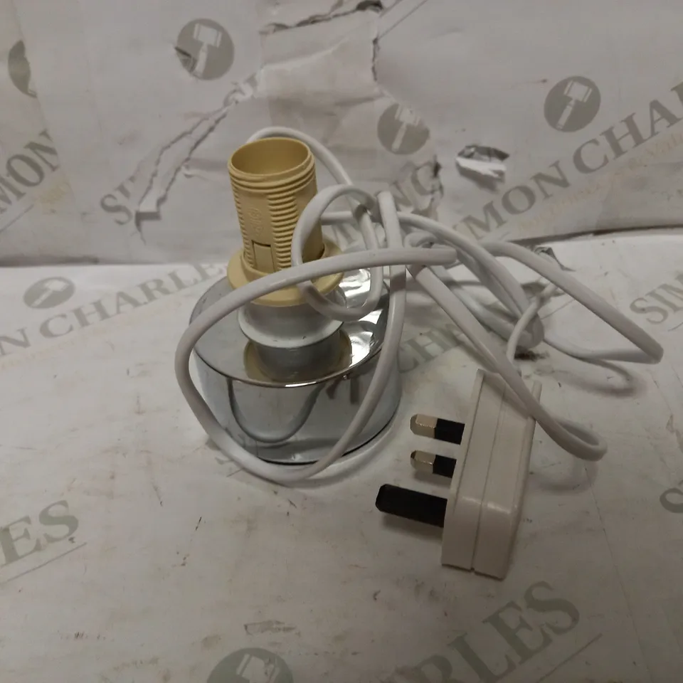 LOT OF APPROXIMATELY 10 ELECTRICALS TO INCLUDE LAMPS, LAMP SHADES, CEILING LIGHTS, ETC - COLLECTION ONLY