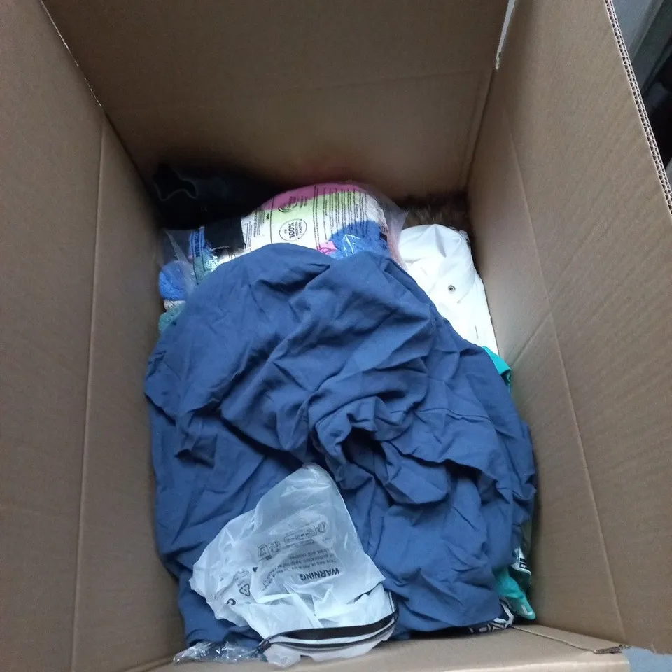 BOX OF APPROXIMATELY 15 ASSORTED CLOTHING ITEMS IN VARIOUS COLOURS, SIZES AND STYLES