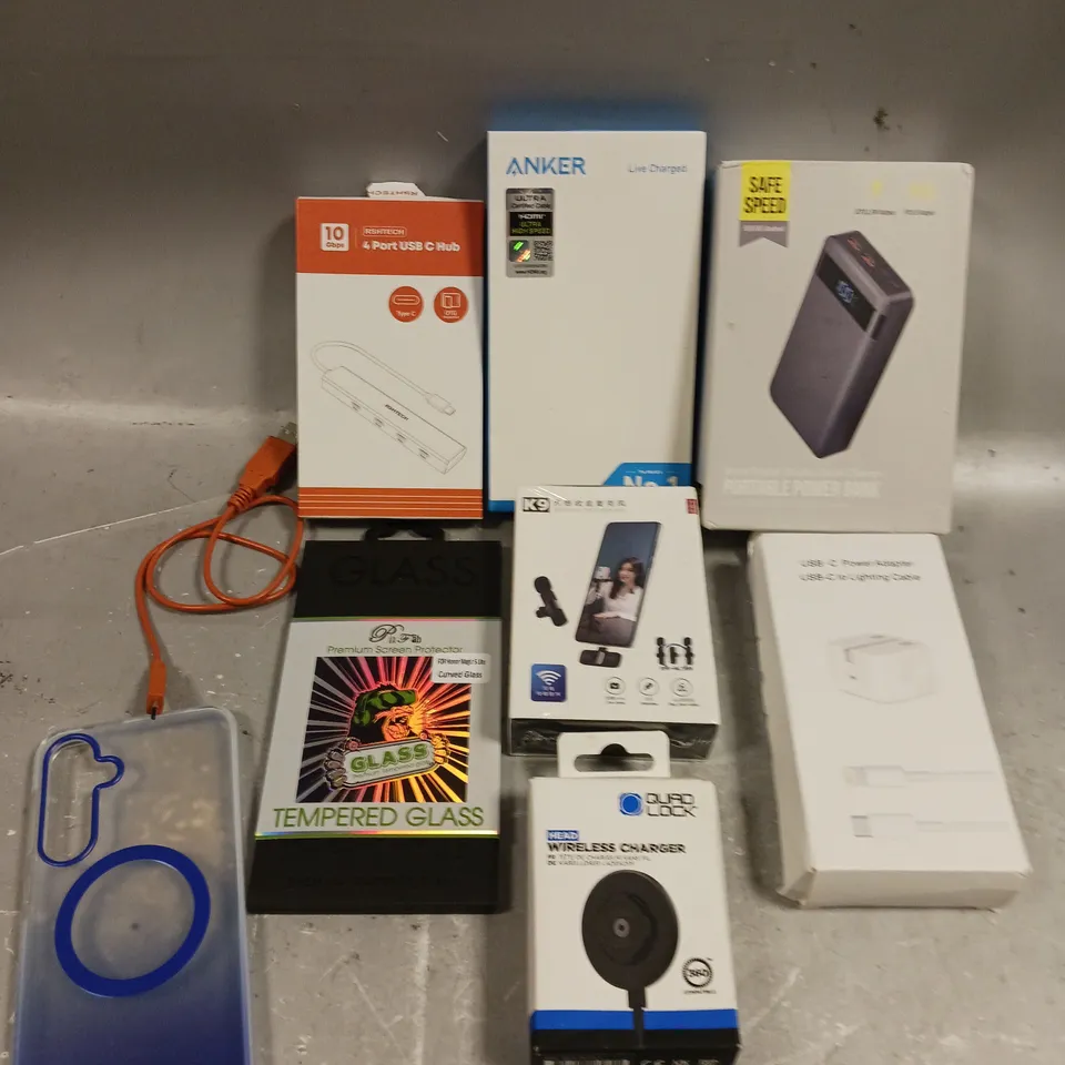 APPROXIMATELY 25 ASSORTED SMARTPHONE ACCESSORIES TO INCLUDE PROTECTIVE CASES, CHARGING CABLES, SCREEN PROTECTORS ETC 