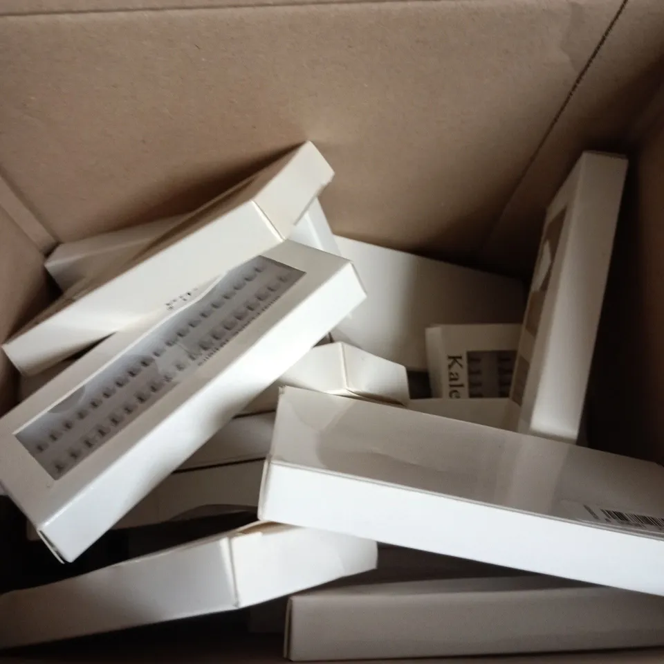 BOX OF APPROXIMATELY 30 KALENTIN FALSE EYELASHES IN VARIOUS STYLES