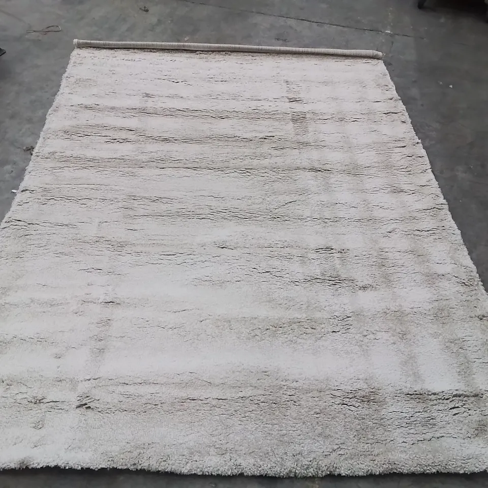 QUALITY DESIGNER AREA RUG - APPROXIMATELY 285X200CM