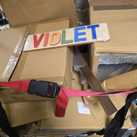 CAGE OF APPROXIMATELY 10 ASSORTED HOUSEHOLD ITEMS TO INCLUDE - VIOLET SIGN , CUTLERY SET , VELVET TOILET ROLL ETC