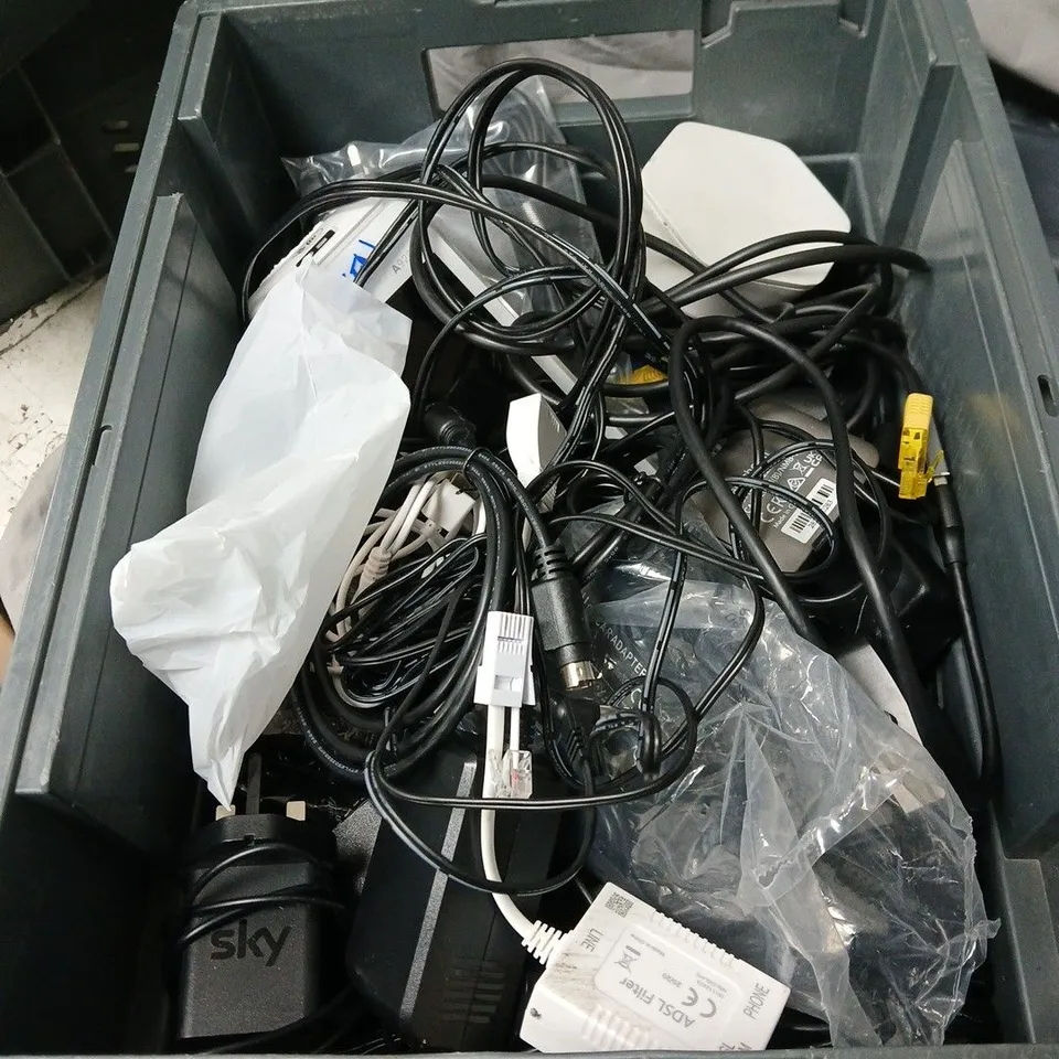 APPROXIMATELY 15 ASSORTED HOUSEHOLD ITEMS TO INCLUDE REMOTE CONTROL, POWER ADAPTERS, HDMI CABLE ETC