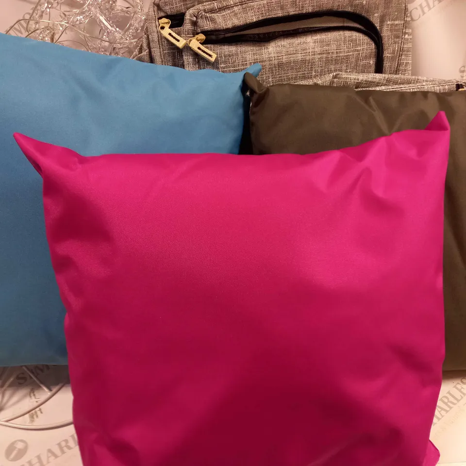 LOT OF 5 ASSORTED HOUSEHOLD ITEMS TO INCLUDE FILLED CUSHION, STORAGE CONTAINERS LIGHT UP REINDEER 