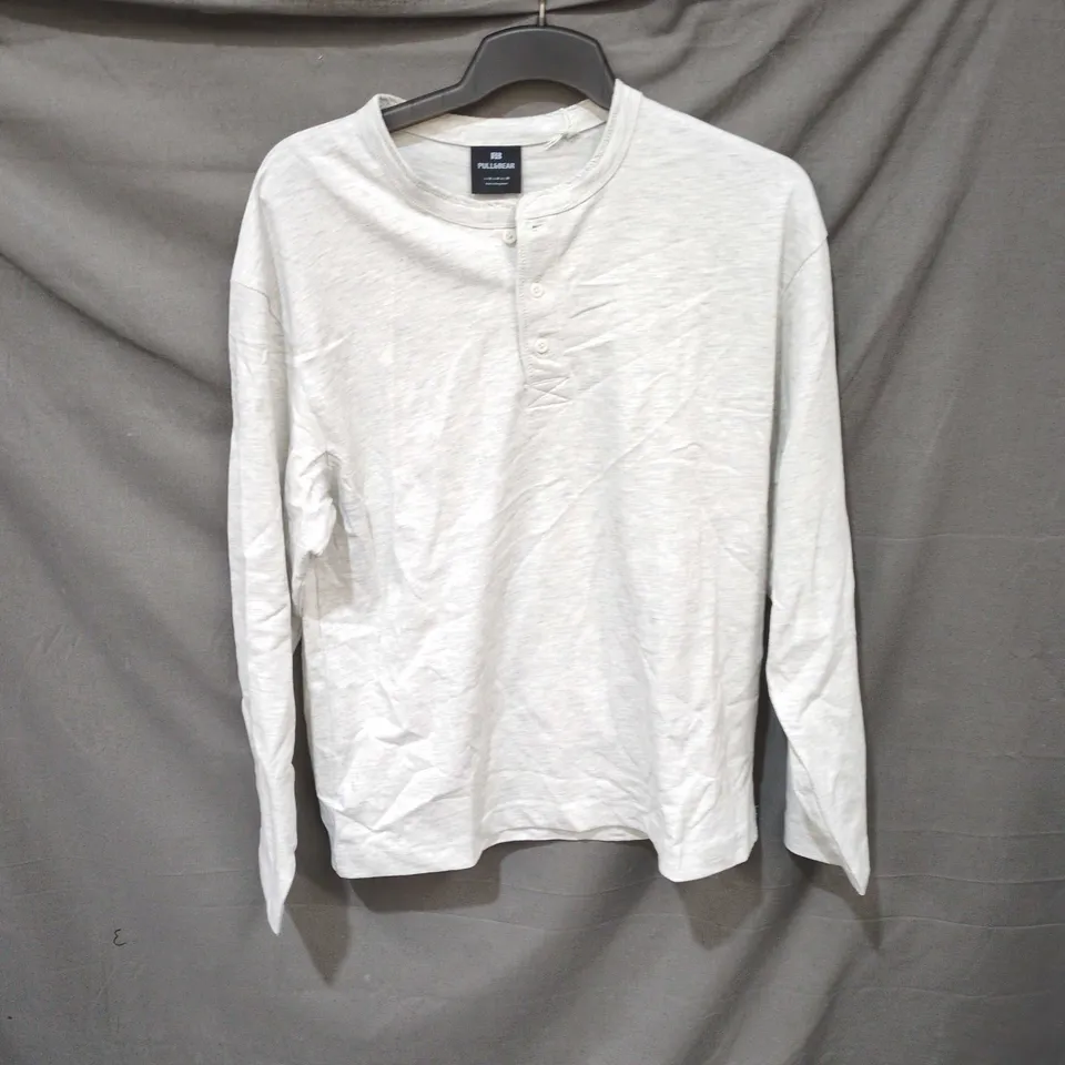 PULL&BEAR GREY LONG-SLEEVE HENLEY TOP – MEN'S, SIZE M