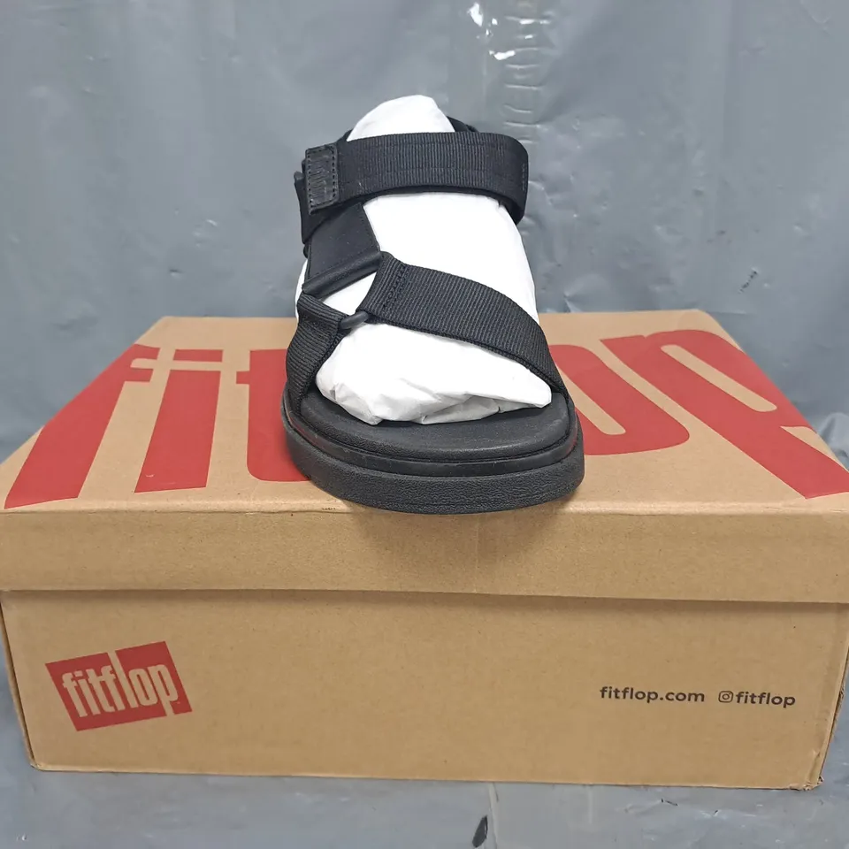 BOXED PAIR OF FITFLOP OPEN TOE SANDALS IN BLACK SIZE UK 5