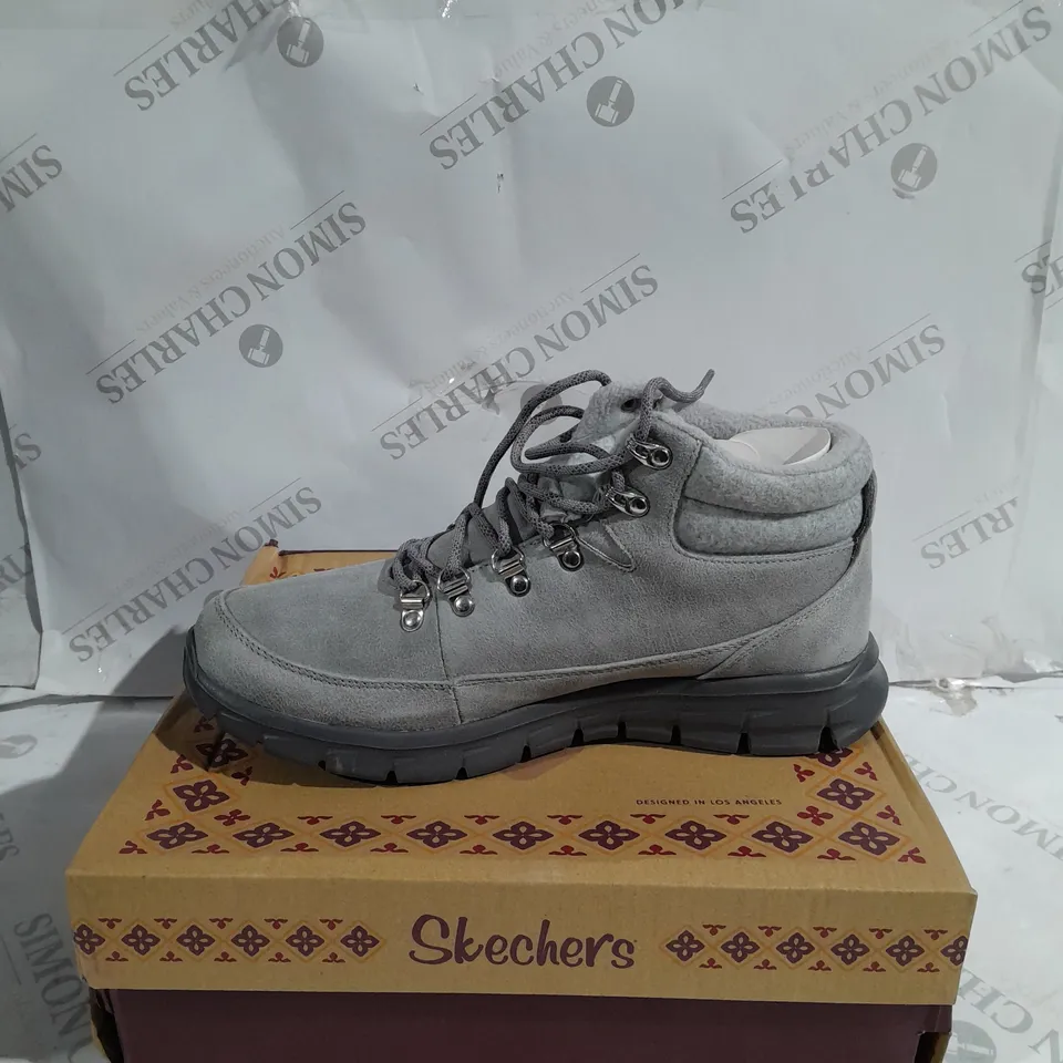 BOXED SKECHERS SYNERGY WARM TECH BOOTS, GREY - SIZE 8