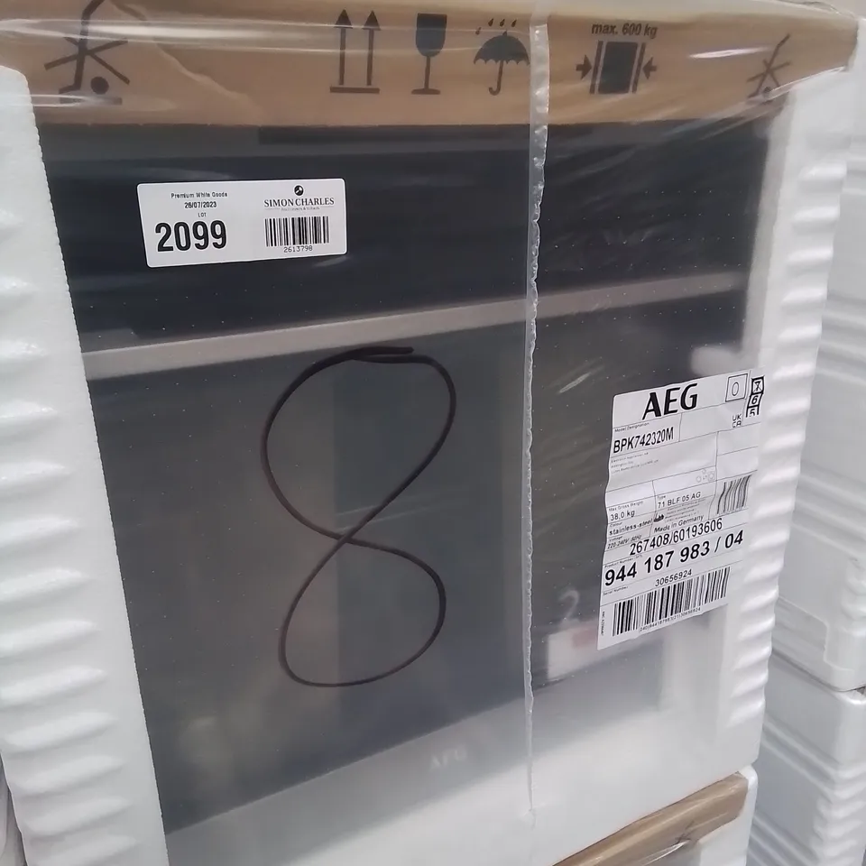 AEG INTEGRATED ASSISTED COOKING OVEN - STAINLESS STEEL Model BPK742320M RRP £542