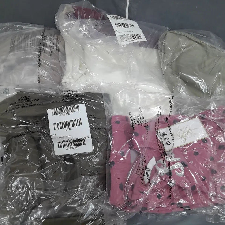 LOT OF 5 ASSORTED CLOTHING ITEMS TO INCLUDE - CURVES KHAKI HOODED RAINCOAT 18 - WIDE LEG CARGO TROUSERS PALE KHAKI 14 - VELOUR ZIP UP LOUNGE SET 16-18 - ETC