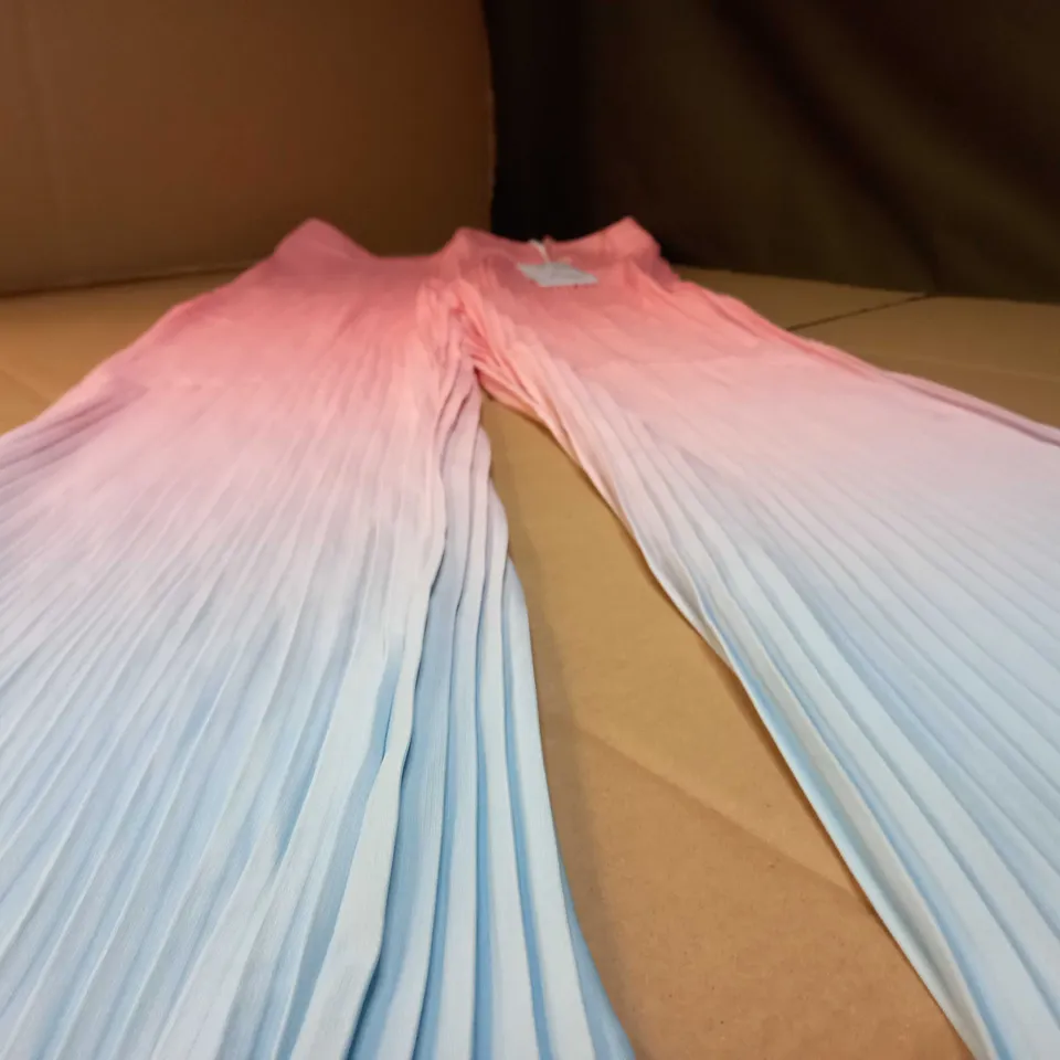 FOREVER UNIQUE PEACH/BLUE PLEATED STATEMENT TROUSERS - SIZE 14